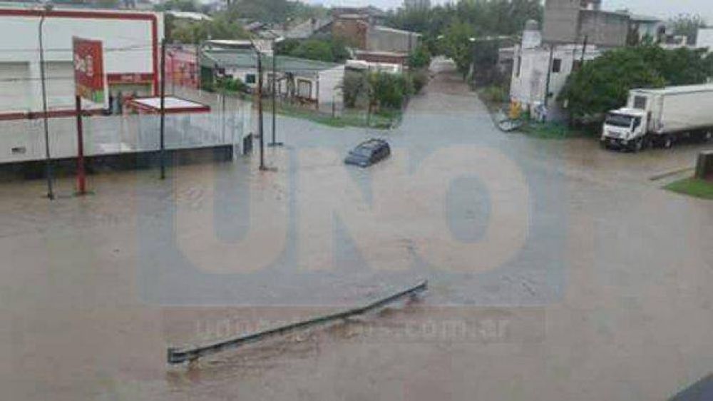 Residentes de zonas inundadas podr�n comprar alimentos en cuotas