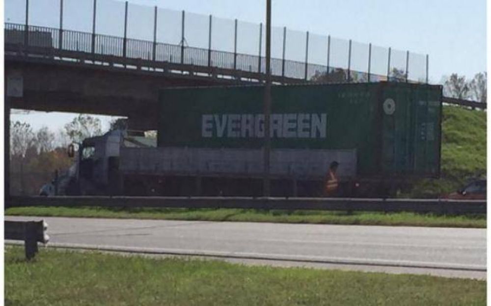 Tarifazo en el peaje: Prometen asfaltar colectoras y subir los puentes