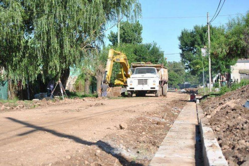 Realizaci�n del cord�n cuneta en el barrio Pompeya