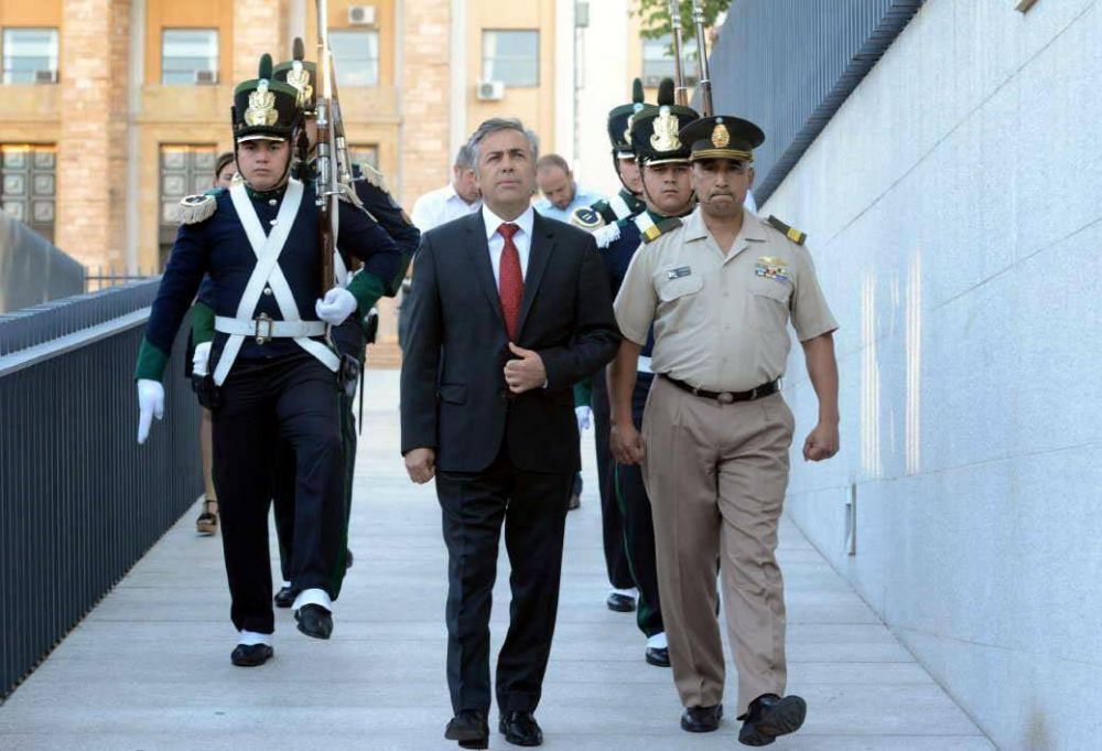 Cornejo quiere a Mendoza en fondo para conurbanos