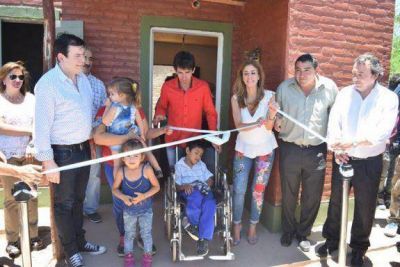 La Gobernadora inaugur� el moderno edificio del Hospital de Tr�nsito y entreg� viviendas sociales