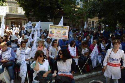 Docentes: en Provincia empezar�n a discutir los salarios este mes