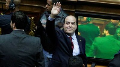 La oposici�n renueva su campa�a para destituir a Maduro