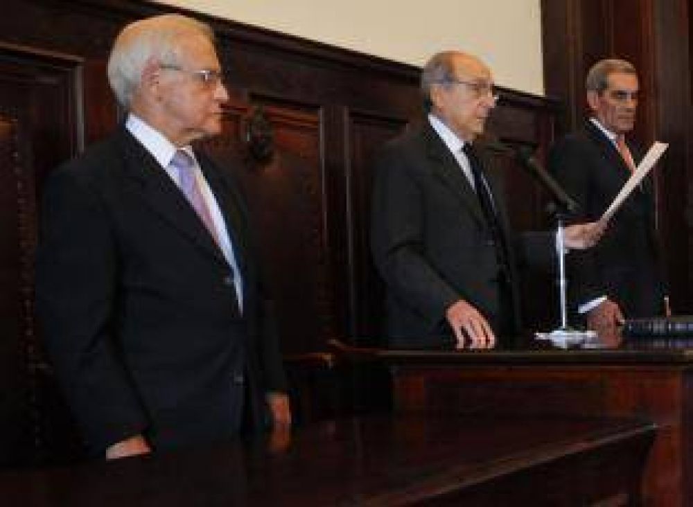 La Corte apercibe a una fiscala por �un alzamiento�