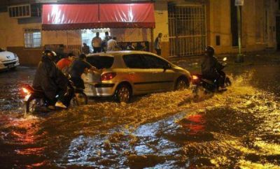 Las inundaciones en la Capital se debe a la basura