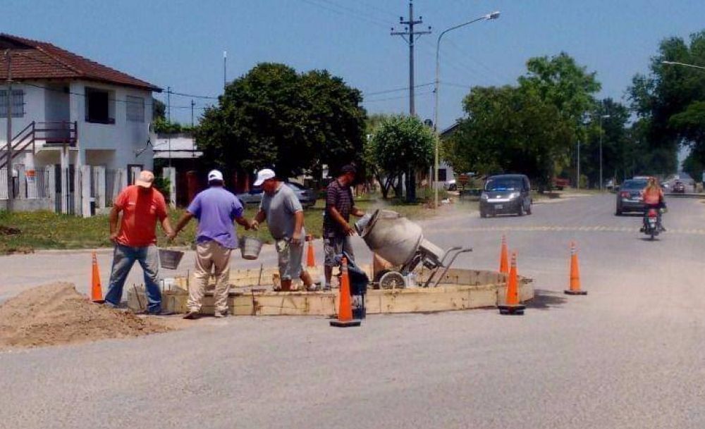 Construyen una nueva rotonda para mejorar la circulaci�n vehicular