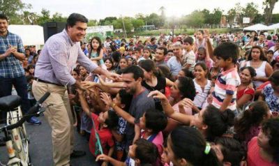 Gritos y empujones en reclamos por juguetes en la fiesta municipal de Reyes Magos