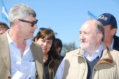 Llegan Buryaile y De Luca por la ayuda para la zona de incendios