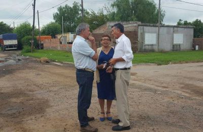 El intendente Rossi contin�a recorriendo barrios