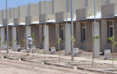 Cornejo aspira a duplicar la construcci�n de casas al a�o en 2017