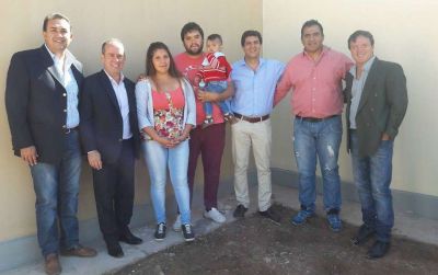 Entregaron viviendas del barrio 