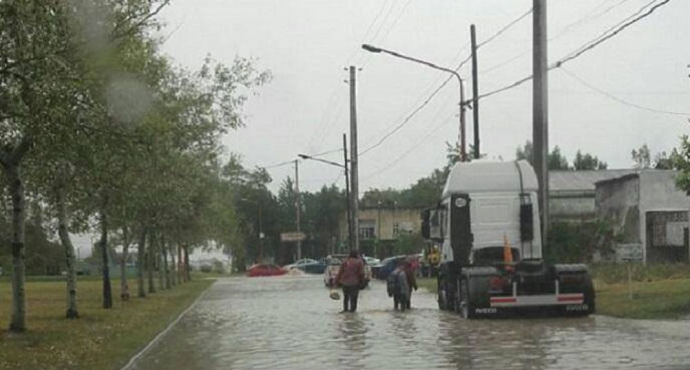 Calles anegadas y desag�es tapados pero sin inundaciones, el saldo del temporal