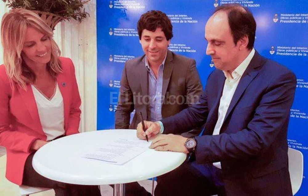 Firman convenio para construir viviendas en Barranquitas