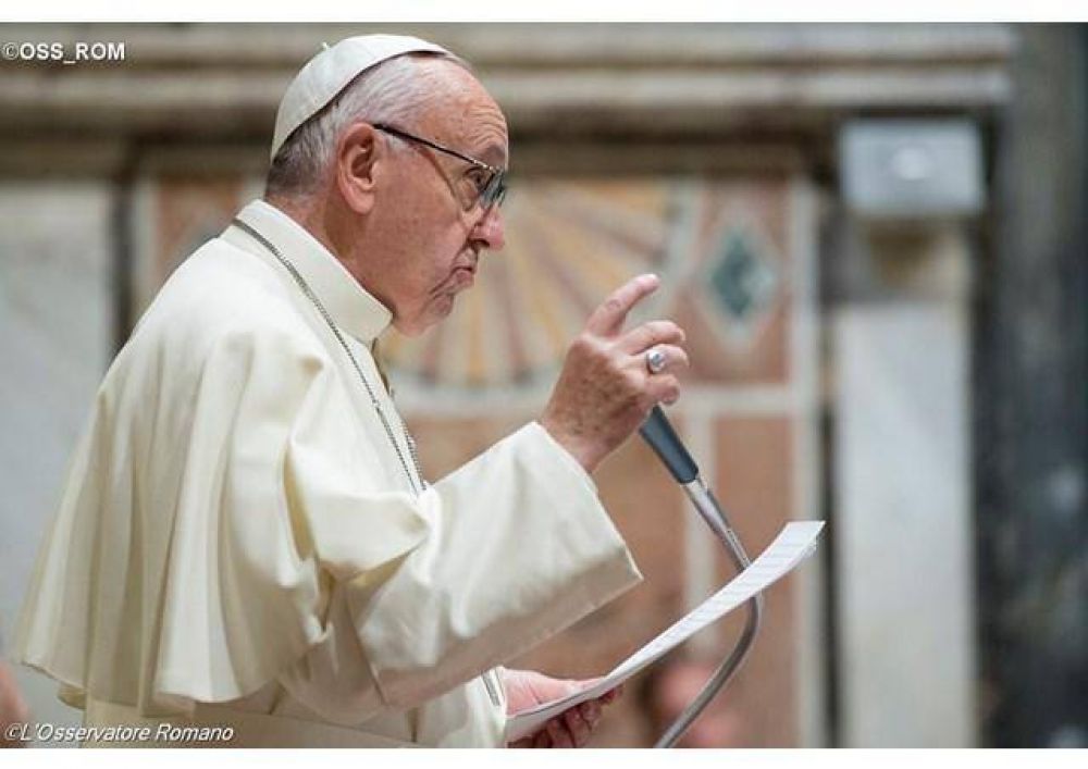 Construyan la paz promoviendo el desarrollo integral del hombre: el Papa a los Embajadores ante la Santa Sede