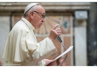 Construyan la paz promoviendo el desarrollo integral del hombre: el Papa a los Embajadores ante la Santa Sede