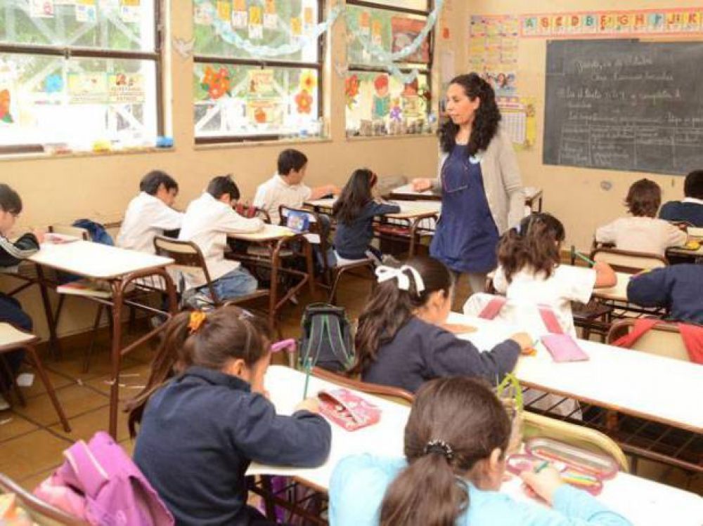 Unos 2500 docentes nicole�os, afectados por error en haberes