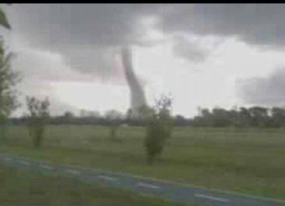 Un rpido tornado asust a los vecinos de Tilisarao y Renca