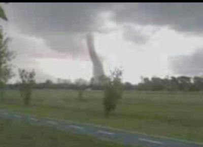 Un r�pido tornado asust� a los vecinos de Tilisarao y Renca