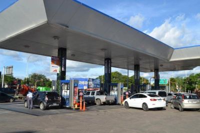 Inminente aumento del combustible genera rechazo entre los usuarios