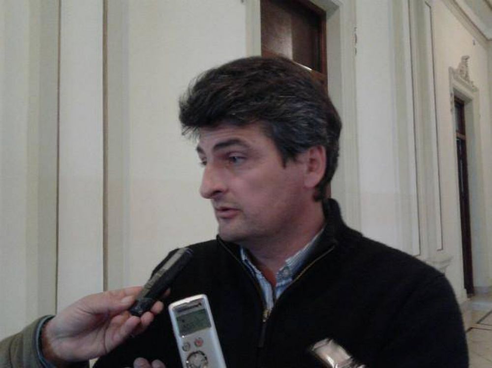 Denuncian olores nauseabundos por cloacas: �no es politiquer�a�, afirman