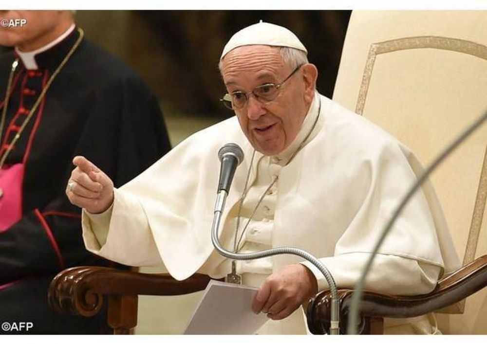 Papa: Es necesario permanecer en el mundo, pero defenderse de las ilusiones del mundo