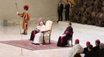 Papa Francisco critica los �dolos que dan falsas esperanzas y llevan a la muerte