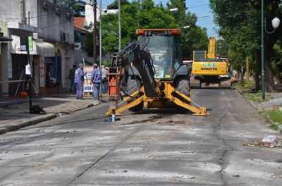 Comenz� la repavimentaci�n en Paran�, calle l�mite de San Isidro y Vicente L�pez