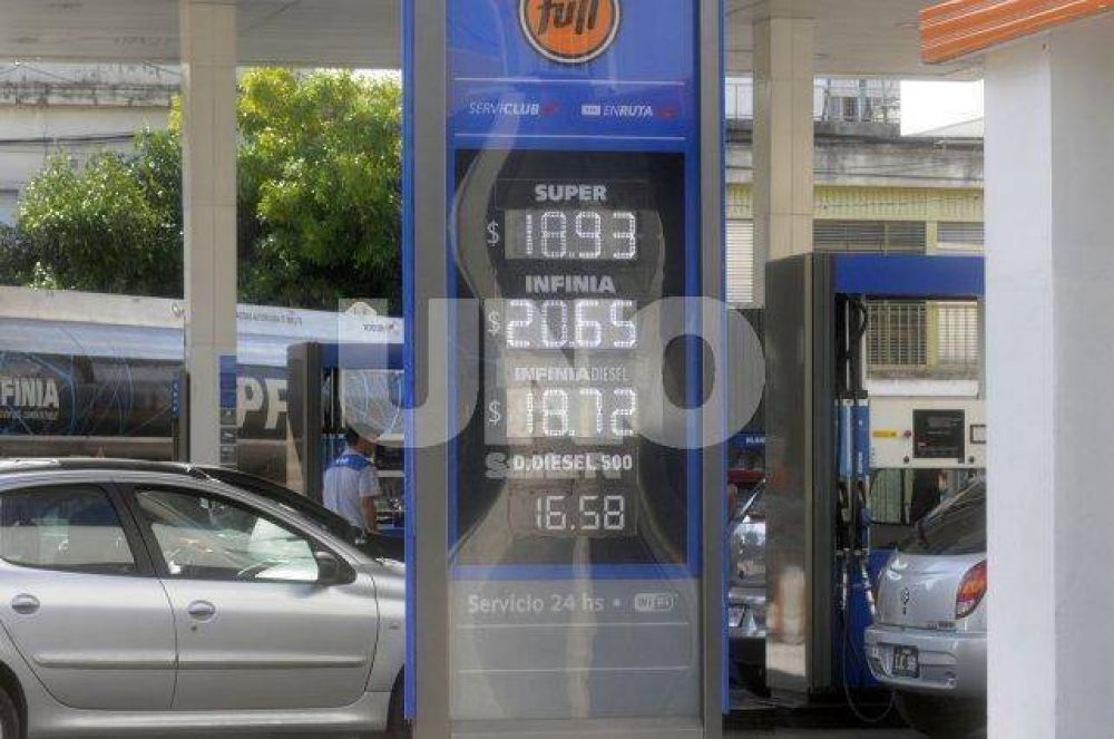 Santa Fe: las estaciones esperan el aviso oficial para la suba de la nafta