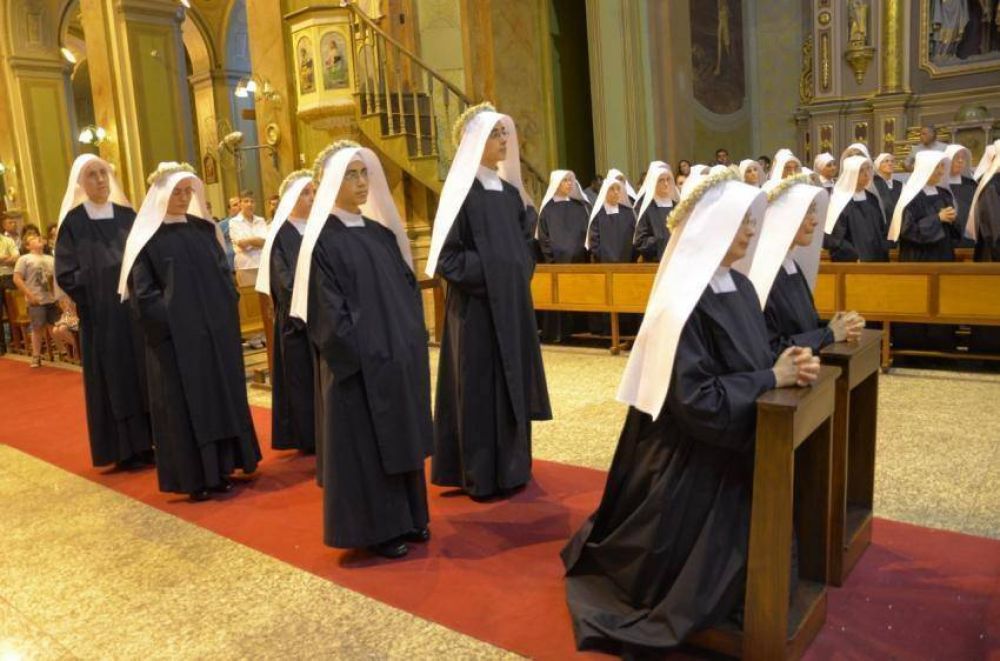 Seis religiosas del Instituto Mater Dei realizaron sus votos perpetuos