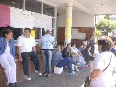 Maternidad: sigue el conflicto