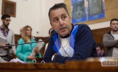 �Es una locura y una mentira atroz tratarnos de antidemocr�ticos�