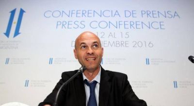 Dietrich le fren� a Bergman la contrataci�n de helic�pteros para combatir los incendios