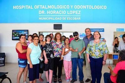 Escobar hizo la entrega de 85 pares de anteojos de �Ver para Hacer�