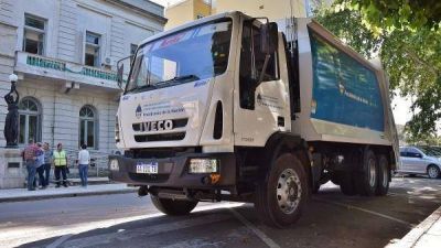 Nuevo cami�n compactador para recolecci�n de basura