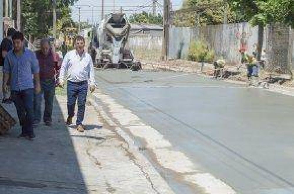 El Intendente recorri� obras de pavimento