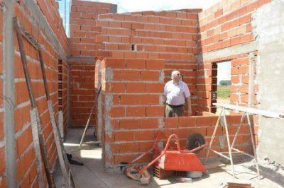 Obras en el Destacamento Policial de Thompson y viviendas en Tres Lomas fueron observadas por el intendente �lvarez