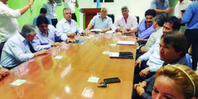 Buryaile lleg� a Clorinda: entreg� un utilitario para el municipio y se reuni� con referentes sociales