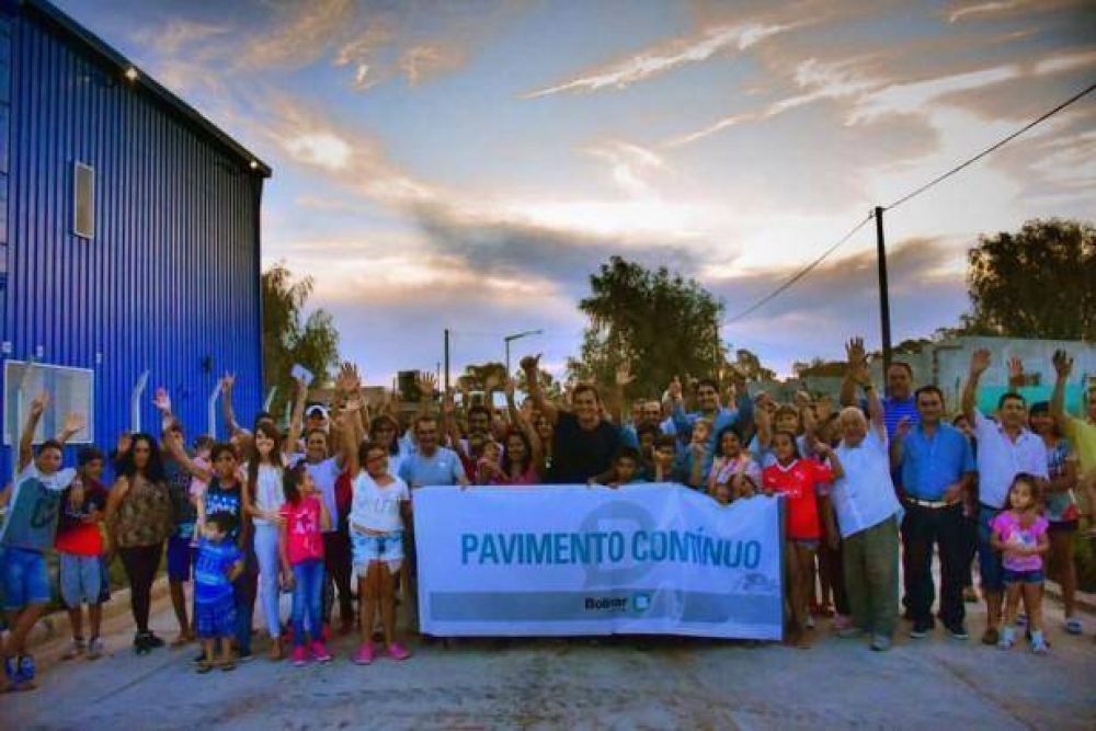 URBANIZACIN: El intendente Bucca inaugur pavimento en calle Larregle y anunci nuevas cuadras para Vivanco