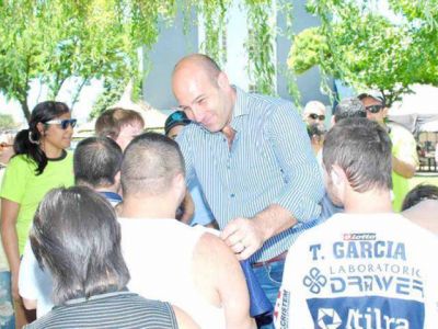 Molina comparti� jornada con chicos en pileta del QAC