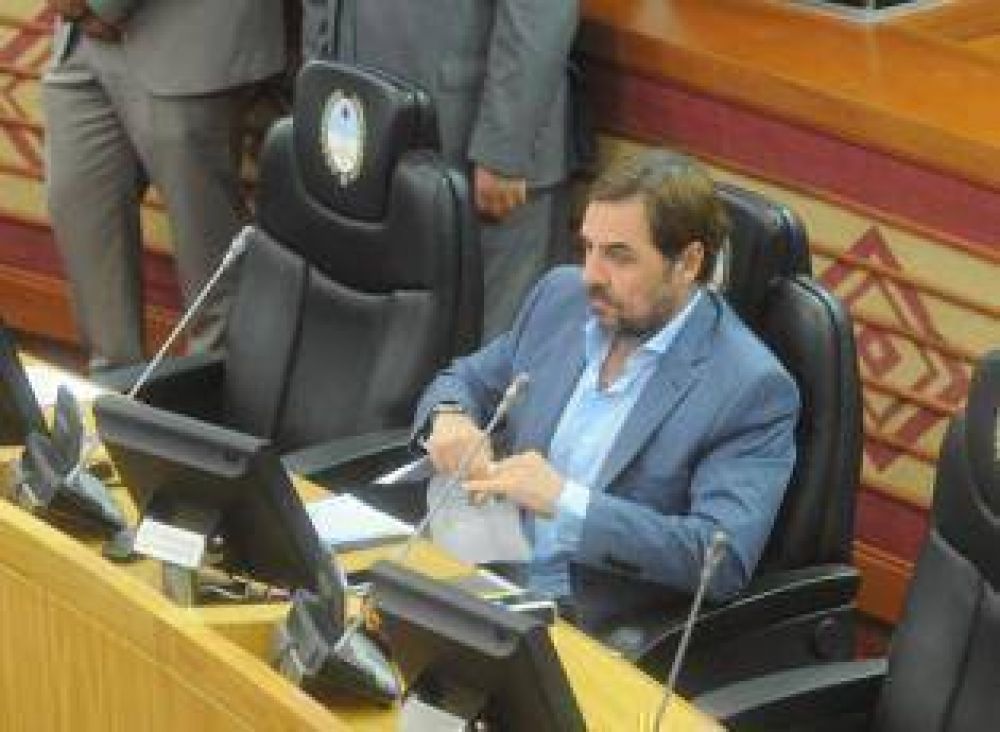 Un juez frena el decreto mediante el cual Jaldo cesante a asesores de un legislador opositor