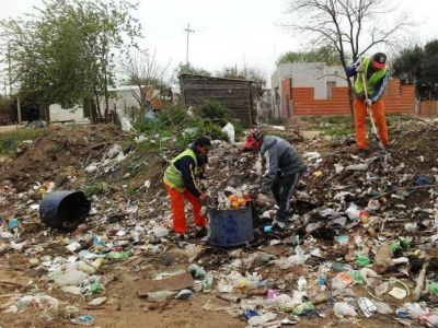 Saneamiento. Contin�an limpiando minibasurales