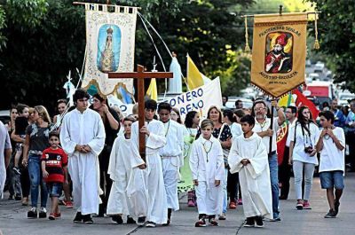 Sentida procesi�n de Nuestra Se�ora de F�tima junto a Santa Mar�a della Scala