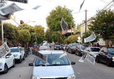 Multitudinaria caravana de protesta contra la multinacional EDEA S.A.