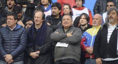 D'El�a agita la rebeli�n de los manteros de Once