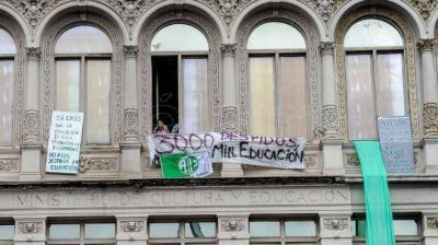 UPCN levant� el paro en Educaci�n y ATE lo retom� hasta que se reincorpore a los 200 contratados despedidos