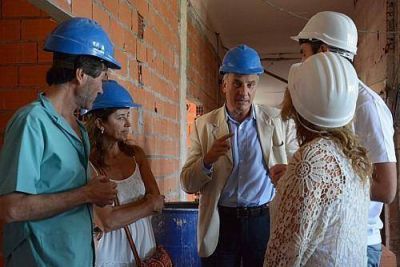Importantes figuras pol�ticas recorrieron obras del HIGA