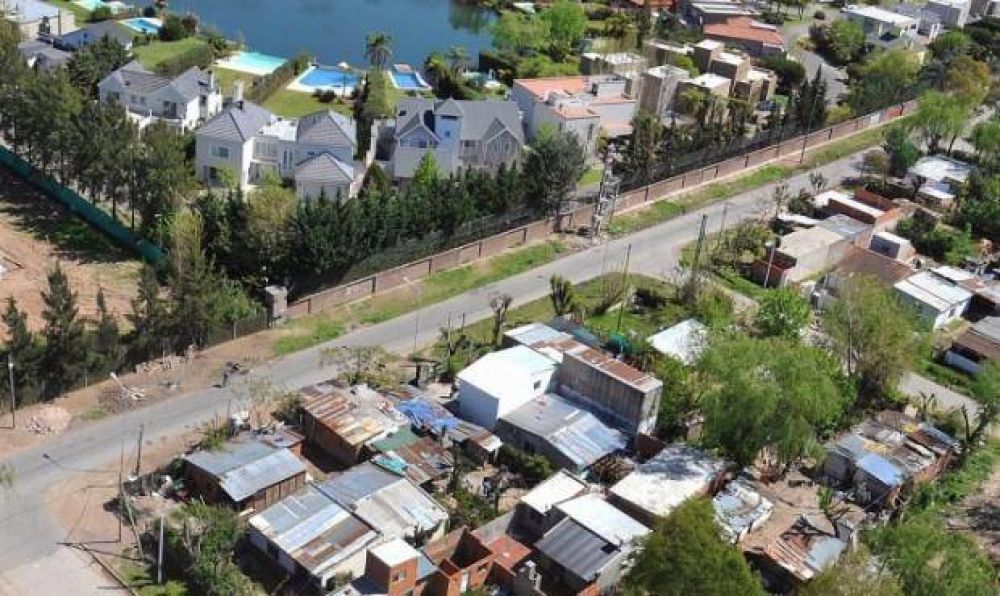 Unas 420 mil familias bonaerenses viven en villas y asentamientos