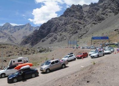 Comerciantes dicen que venden menos por las compras en Chile
