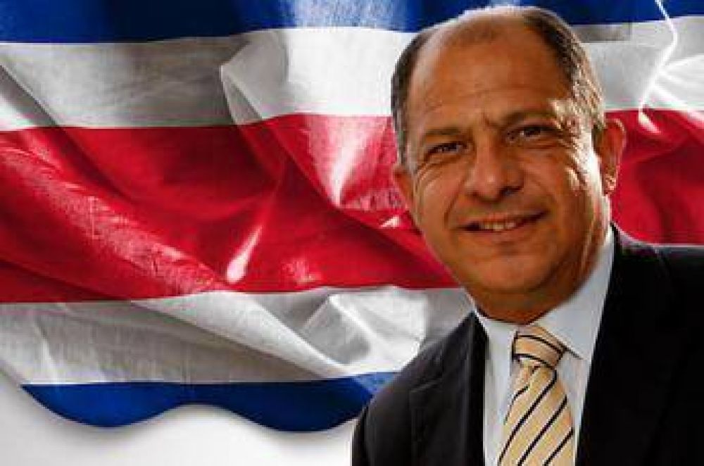 El presidente de Costa Rica inicia una visita a los Emiratos Árabes