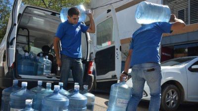 Limay contaminado: se toma 30% m�s de agua envasada